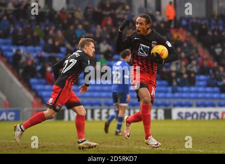 Kwame Thomas de Coventry City célèbre le deuxième but de son équipe Banque D'Images