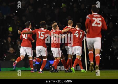 Pajtim Kasami de la forêt de Nottingham (deuxième à droite) célèbre le score du premier but de son côté pendant le match Match de championnat Sky Bet entre Fulham et Nottingham Forest À Craven Cottage Banque D'Images