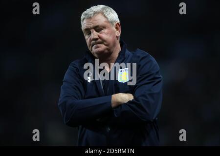 Steve Bruce, le directeur de la Villa Aston, montre sa déjection en 3.1 Défaite à la maison contre Barnsley Banque D'Images