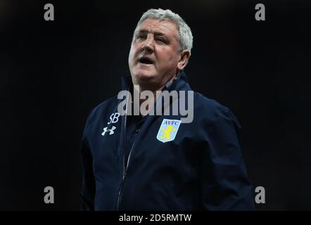 Steve Bruce, le directeur de la Villa Aston, montre sa déjection en 3.1 Défaite à la maison contre Barnsley Banque D'Images