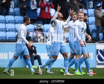 Kwame Thomas de Coventry City célèbre son but d'ouverture contre Gillingham Banque D'Images