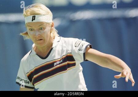 Jana Novotna, de la République tchèque, contre Henrieta Nagyova, de la Slovaquie. Novotna a gagné 6-4, 2-6, 6-3. Banque D'Images