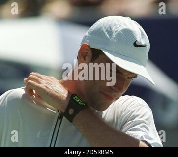 Greg Rusedski en Angleterre contre Paul Goldstein aux États-Unis. Rusedski a perdu 4-6, 7-6, 6-7, 2-6. Banque D'Images