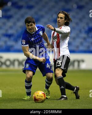 Fernando Forestieri de Sheffield Wednesday (à gauche) et la bataille de Jota de Brentford pour la balle Banque D'Images