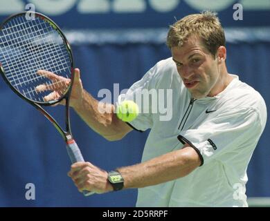 Greg Rusedski en Angleterre contre Paul Goldstein aux États-Unis. Rusedski a perdu 4-6, 7-6, 6-7, 2-6. Banque D'Images