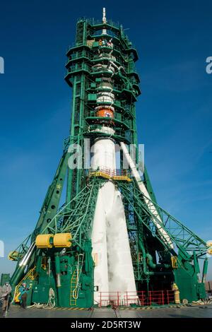 Baïkonour, Kazakhstan. 14 octobre 2020. La fusée Soyouz MS-17 est vue sur le plateau de lancement avec l'expédition 64 cosmonautes russes Sergey Ryzhikov et Sergey Kud-Sverchkov de Roscosmos, et l'astronaute de la NASA Kate Rubins sont montés à bord de leur vaisseau spatial pour le lancement, le 14 octobre 2020, au Cosmodrome de Baikonour au Kazakhstan. Le trio a été lancé à 1 h 45 HAE pour commencer une mission de six mois à bord de la Station spatiale internationale. Photo par Andrey Shelepin/GCTC/NASA/UPI crédit: UPI/Alay Live News Banque D'Images