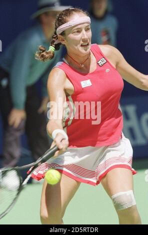 Sandrine Testud en France contre Monica Seles aux États-Unis. Testud perdu 0-6, 3-6. Banque D'Images