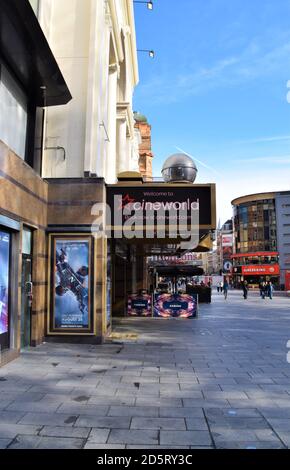 Cineworld Empire Cinema, Leicester Square, Londres. Cineworld a récemment annoncé la fermeture de ses cinémas au Royaume-Uni. Banque D'Images