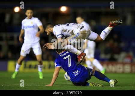 Robert Tesche de Birmingham City (à gauche) et Liam Bridcutt de Leeds United bataille pour le ballon Banque D'Images