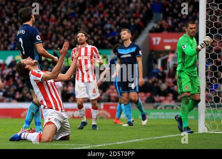 Stoke City's Ramadan Sobhi (à gauche) pendant le match Banque D'Images