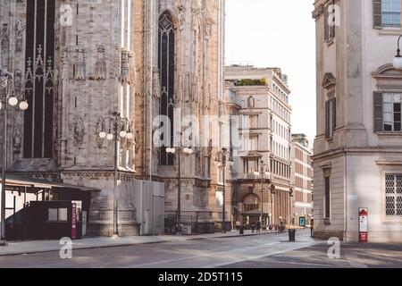 Milan, Italie - 27 septembre 2020. Vider la zone de la place du Duomo pendant l'épidémie de coronavirus à Milan. Quarantaine dans les grandes villes. Banque D'Images