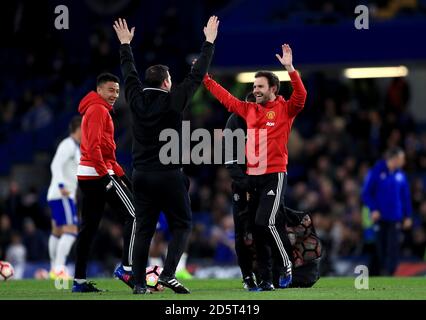 Juan Mata (à droite) de Manchester United et Jesse Lingard de Manchester United (gauche) pendant le préchauffage Banque D'Images