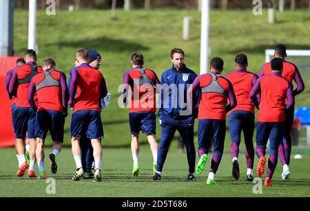 Gareth Southgate, directeur de l'Angleterre (centre) Banque D'Images