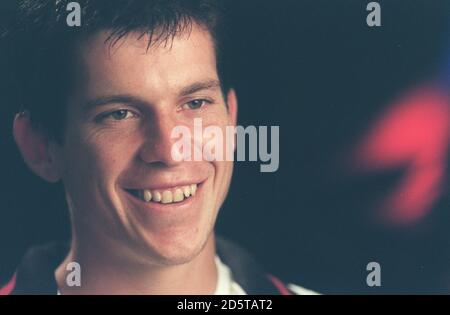 Tim Henman de Grande-Bretagne après l'entraînement pour la coupe Davis À Birmingham Banque D'Images