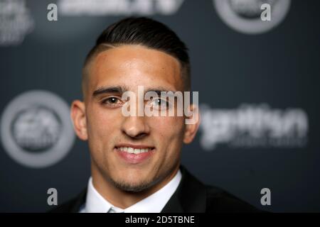 Brighton et Anthony Knockaert, de Hove Albion, avec le prix du joueur de la saison du championnat Sky Bet aux prix EFL au London Hilton, Park Lane. Banque D'Images