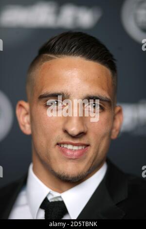 Brighton et Anthony Knockaert, de Hove Albion, avec le prix du joueur de la saison du championnat Sky Bet aux prix EFL au London Hilton, Park Lane. Banque D'Images