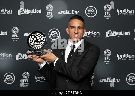 Brighton et Anthony Knockaert, de Hove Albion, avec le prix du joueur de la saison du championnat Sky Bet aux prix EFL au London Hilton, Park Lane. Banque D'Images