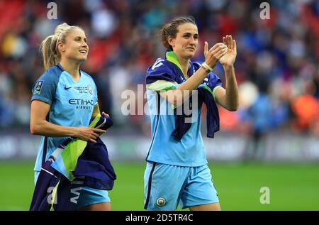 Steph Houghton de Manchester City (à gauche) et Jill Scott après le jeu Banque D'Images