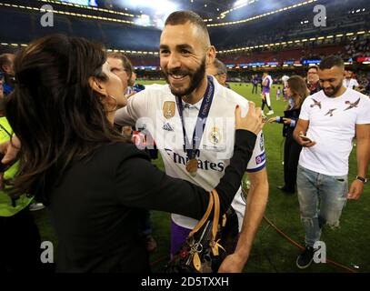 Karim Benzema, du Real Madrid, célèbre après la finale de la Ligue des champions de 2017 qui s'est tenue au stade national de Cardiff Banque D'Images