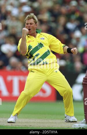 Shane Warne, un australien, célèbre le cricket de Curtley Ambrose Banque D'Images