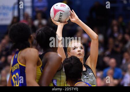 Kathryn Turner de Manchester filme pendant la 3e place du jeu entre Team Bath et Manchester Thunder à la Vitality Netball SuperLeague four final à la Barclaycard Arena, Birmingham. Date de la photo: Dimanche 11 juin 2017. Le crédit photo devrait se lire: Anthony Devlin Banque D'Images