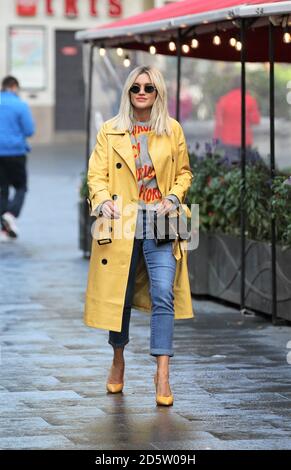 Londres, Royaume-Uni. 14 octobre 2020. Ashley Roberts a vu à Londres crédit: Banque D'Images