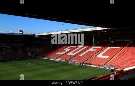 Une vue générale du Kop à Bramall Lane avant coup d'envoi Banque D'Images