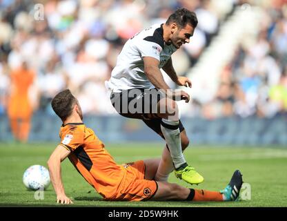 Bradley Johnson du comté de Derby et Matt Doherty de Wolverhampton Wanderers Banque D'Images