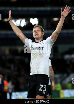 Matej Vydra, du comté de Derby, célèbre le premier but de ses équipes du jeu Banque D'Images