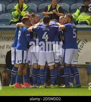 Les joueurs de Carlisle United célèbrent leur premier but de la Match marqué par Danny Grainger de Carlisle United (caché) Banque D'Images