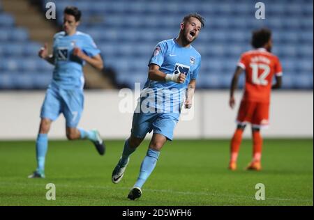 Marc McNulty, de Coventry City, célèbre son deuxième but Banque D'Images