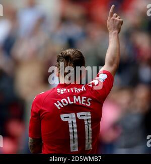 Ricky Holmes, de Charlton Athletic, célèbre son deuxième but Banque D'Images