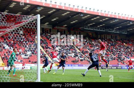 Josh Magennis, de Charlton Athletic, marque son ouverture Banque D'Images