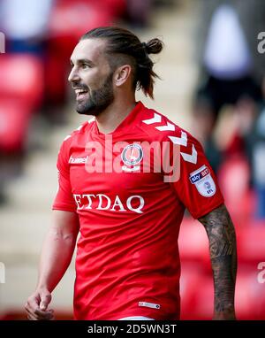 Ricky Holmes, de Charlton Athletic, célèbre son deuxième but Banque D'Images