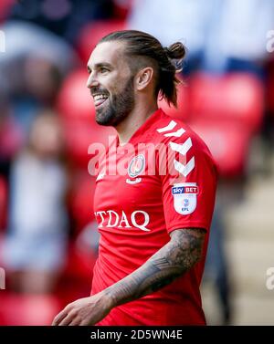 Ricky Holmes, de Charlton Athletic, célèbre son deuxième but Banque D'Images