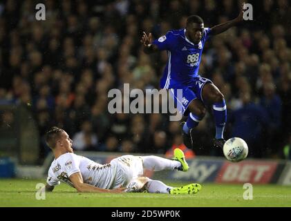 Pontus Jansson de Leeds United et Jeremie Boga de Birmingham City Banque D'Images