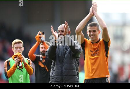 Nuno Espirito Santo, le directeur de Wolverhampton Wanderers, célèbre à la fin Du match contre la forêt de Nottingham Banque D'Images