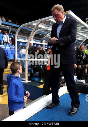 Harry Redknapp, directeur de la ville de Birmingham, signe des autographes Banque D'Images