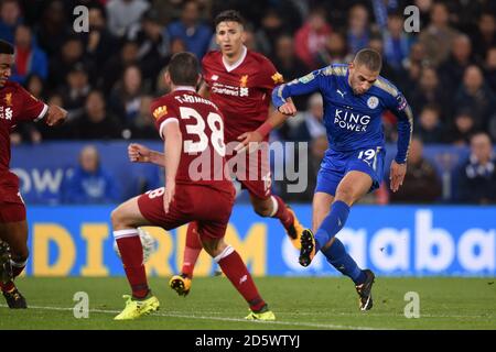 L'Islam Slimani de Leicester City marque le deuxième but de ses équipes Banque D'Images