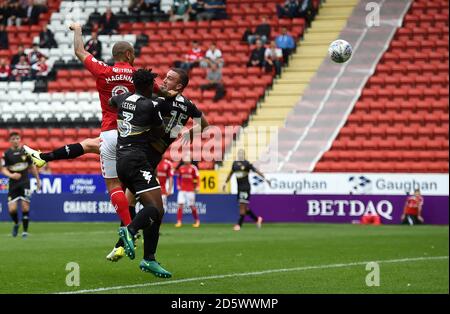 Josh Magennis, de Charlton Athletic, marque son premier but Banque D'Images