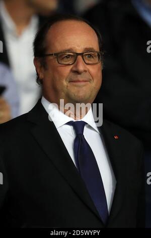 L’ancien président français François Hollande en est aux tribunes Banque D'Images