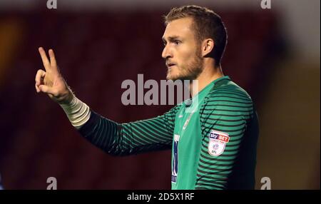 Le gardien de but de Coventry City, Liam O'Brien, célèbre deux pénalités d'économie à Gagnez le tir de pénalité après le tirage de 2.2 contre Walsall Banque D'Images