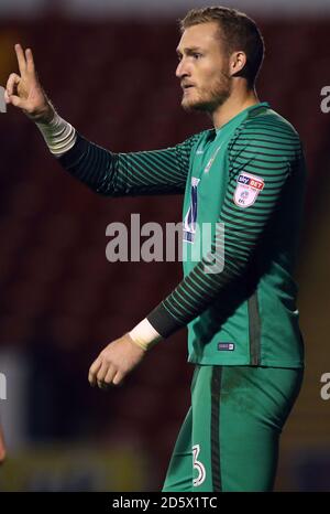 Le gardien de but de Coventry City, Liam O'Brien, célèbre deux pénalités d'économie à Gagnez le tir de pénalité après le tirage de 2.2 contre Walsall Banque D'Images