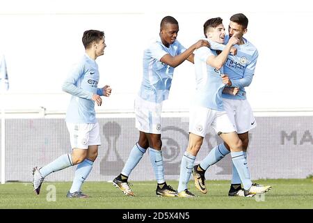 Benjamin Garre de Manchester City (à droite) célèbre la deuxième fois de son côté but du jeu Banque D'Images