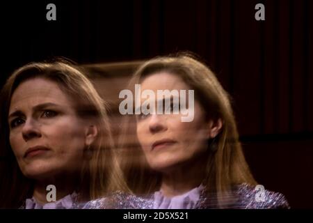 Washington, DC, États-Unis. 14 octobre 2020. **note de la rédaction - vitesse d'obturation lente** la juge Amy Coney Barrett parle le troisième jour de son audition de confirmation au Sénat devant la Cour suprême à Capitol Hill, à Washington, DC, le 14 octobre 2020. (Photo par Erin Schaff/Pool/Sipa USA) crédit: SIPA USA/Alay Live News Banque D'Images