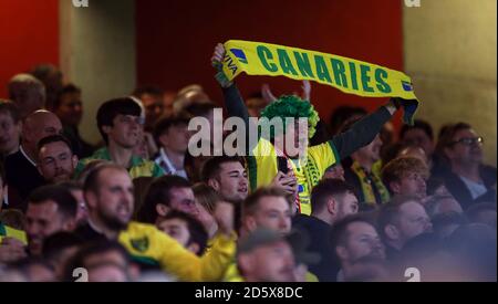 Les fans de Norwich City célèbrent Josh Murphy (pas sur la photo) marque le premier but de ses côtés Banque D'Images