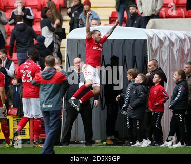 Ricky Holmes de Charlton Athletic célèbre leur victoire Banque D'Images