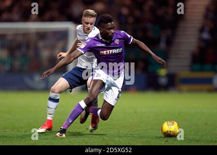 Sammy Ameobi de Bolton Wanderers lutte pour le ballon avec Preston Kevin O'Connor, North End Banque D'Images