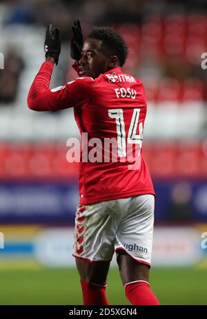 Charlton Athletics Tariqe Fosu fête après que les dons de Milton Keynes Scott Golbourne a marqué son propre but lors du match de la Sky Bet League One à la Valley, Charlton. Banque D'Images