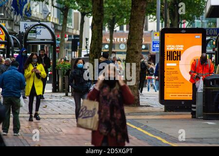 Le gouvernement du Royaume-Uni introduit un système d'alerte à trois niveaux pour les restrictions de verrouillage local COVID-19. Birmingham est dans la catégorie High Alert, niveau 2. Banque D'Images